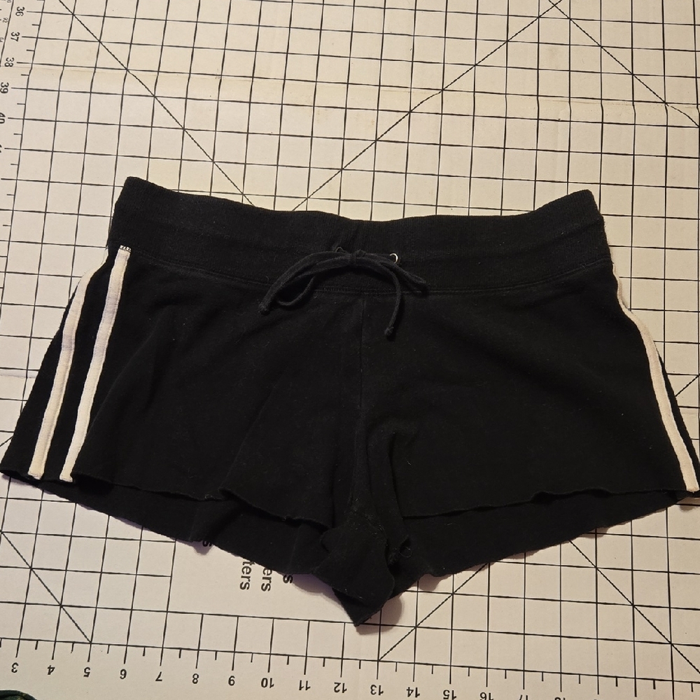No Boundaries Black Athletic Shorts with White Accents Size Large: C
